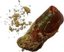 卷好的喂药皮外侧粘满肉粉